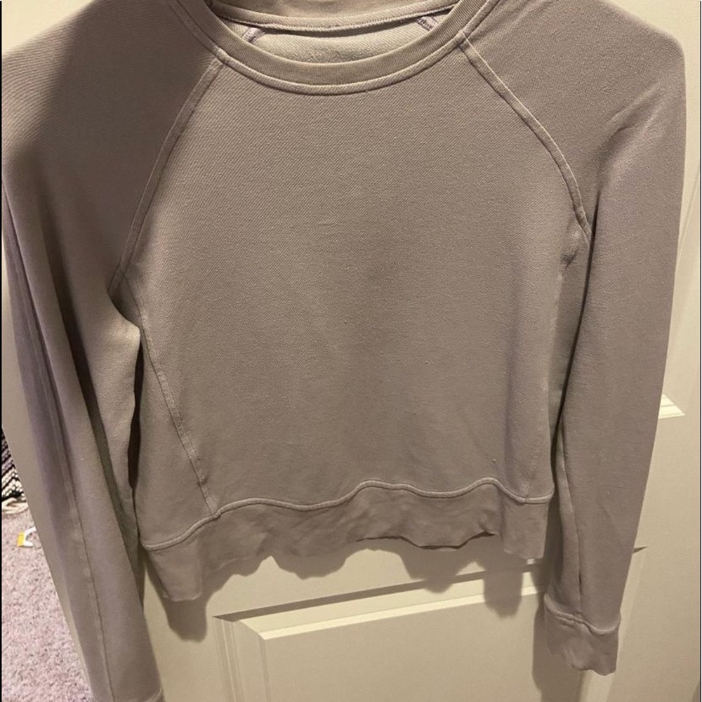 Grayish/light purple Lululemon cropped shirt
